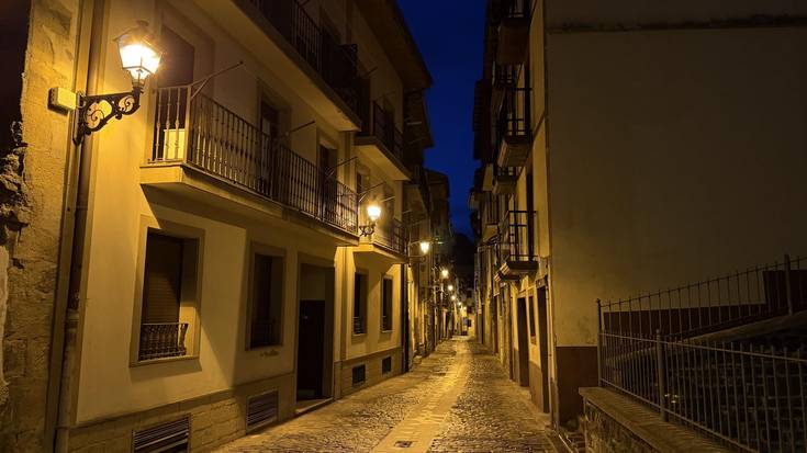 Alde Zaharreko argiteria publikoa berritzeko lizitazioa abiarazi du Getariako Udalak