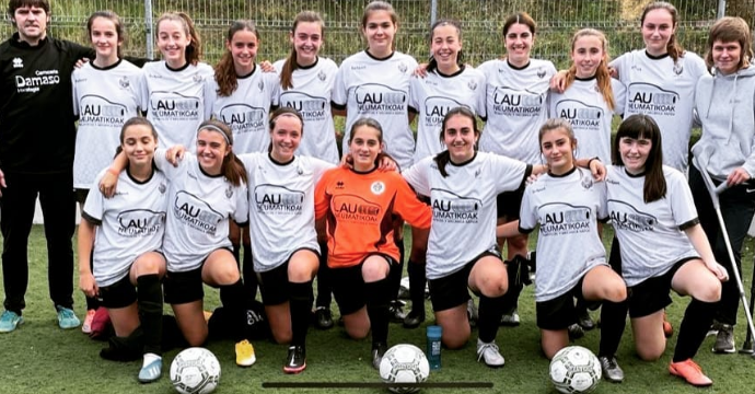 Preferente mailako emakumeen futbol taldea entrenatzaile bila dabil