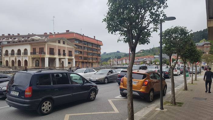 Autoen etengabeko joan etorria hirigunean