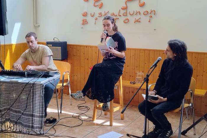 'Rifqa: Honengatik egiten dugu dantza' poesia-errezitaldi musikatua izango da ostegunean