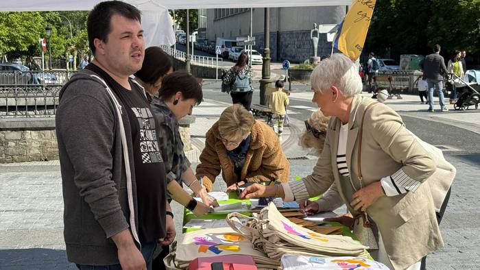 Euskaraldiaren Gune Ibiltariak geldialdia egin du Azkoitian