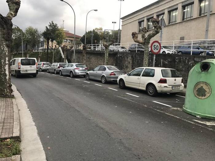 Xabier Munibe kaleko aparkalekuetan aldaketak egin dituzte