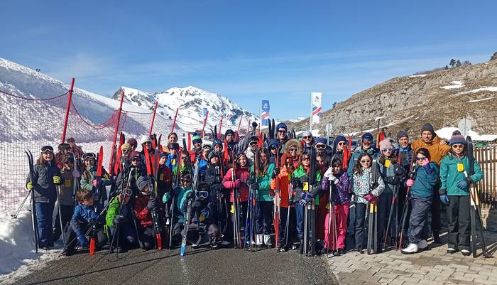 Eski irteera egin dute Gurutxurtukoek