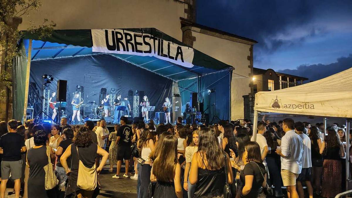 Kontzertuekin agurtu dituzte Urrestillan sanjoanen atariko asteburuko ekitaldiak