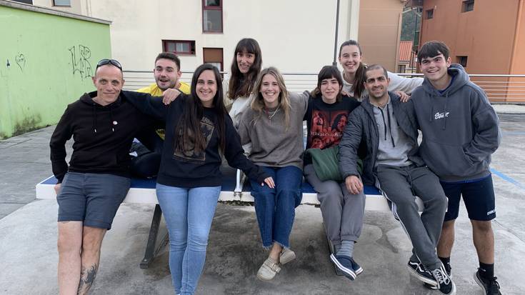 Gazteak Goiko Kalera, eta  festa alaiak berriz ere kalera
