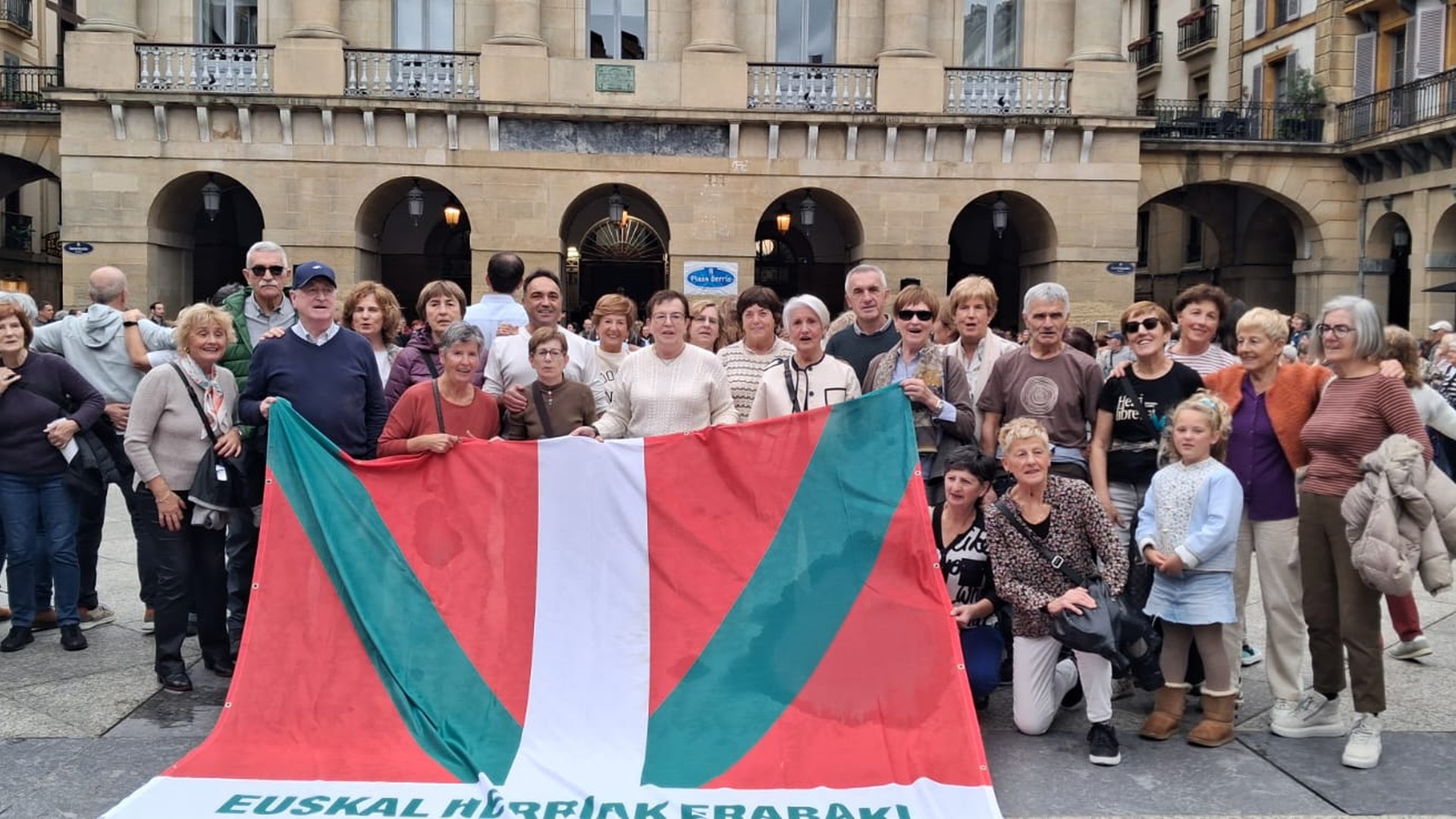 Azpeitiarrak Donostian, Gure Eskuren 'Zazpi jauziz, herri bat' ekimenean dantzan