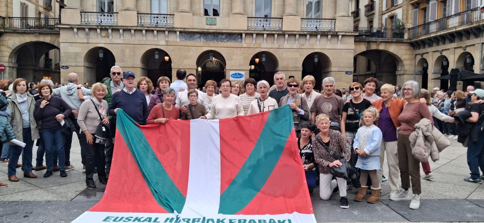 Azpeitiarrak Donostian, Gure Eskuren 'Zazpi jauziz, herri bat' ekimenean dantzan
