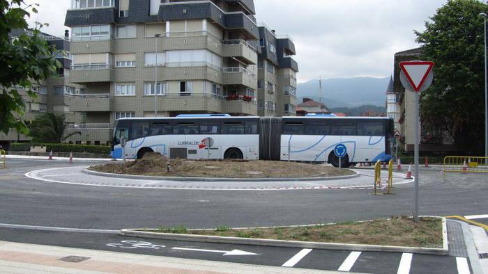 Ireki dute Zarautzen Nafarroa kaleko biribilgunea