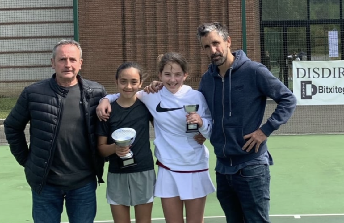 Naike Oiartzabal eta Iker Elizondo nagusi, Oñatz tenis klubaren I. Disdira Bitxitegia txapelketan