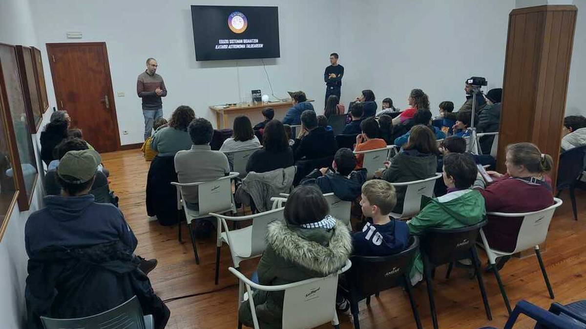 Astronomia Asteko hitzaldi guztien bideoak ikusgai jarri ditu Arkamurkak