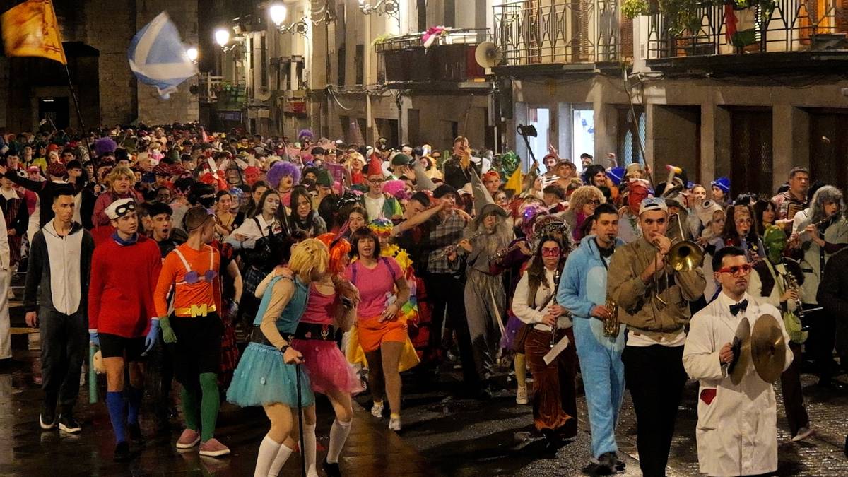 Giza uholdea, mozorro festa itzaltzeko