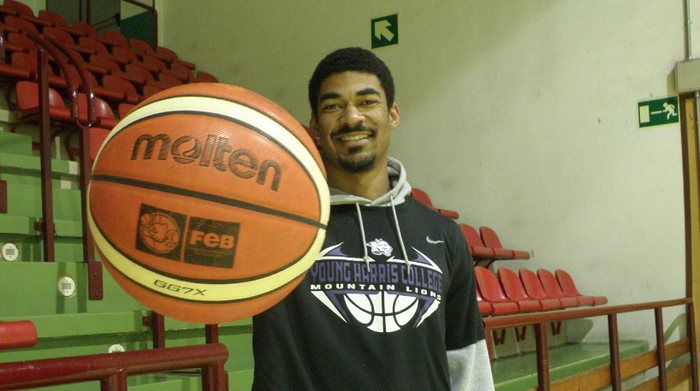 Marcellus Roberts: "Taldekideak ahalik eta erosoen senti nadin ahalegintzen dira"