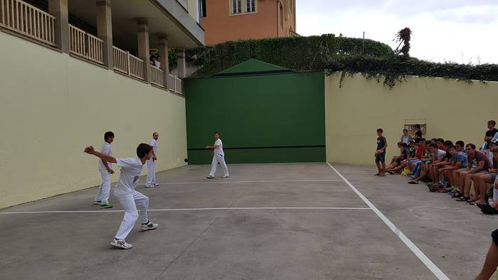 Itzurungo pilota txapelketa badoa aurrera