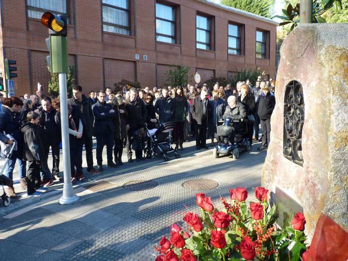 Inaxio Uria gogoratu dute ETAk hil eta bost urtera