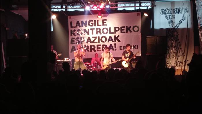 Errakiren erresistentzia kutxaren aldeko Gipuzkoako jaialdia egin dute Azpeitian