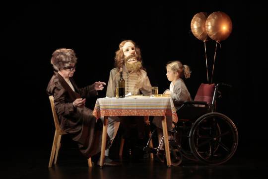 Familia osoarentzako 'Scrooge eta mamuak' antzezlana, etzi