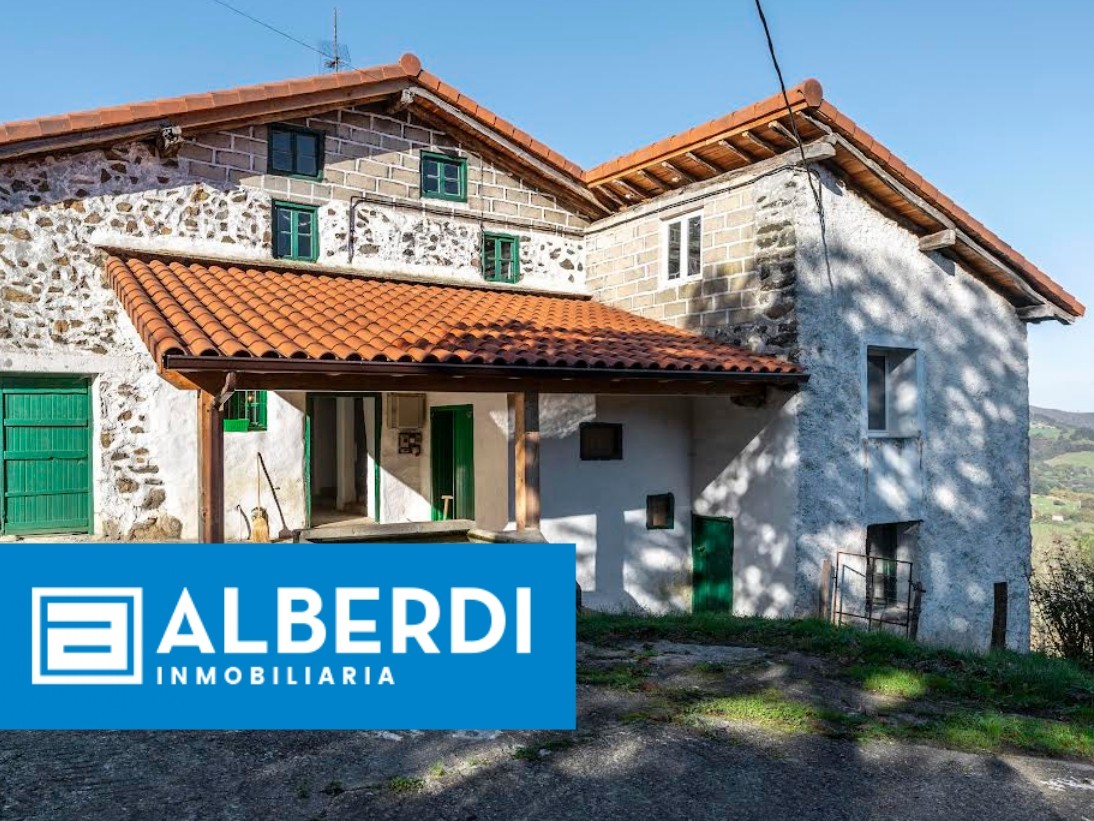 Alberdi Inmobiliaria: Martirieta auzoan dagoen baserria, ikuspegi paregabeekin
