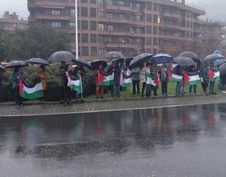 Palestinako sarraskia ez ahazteko eta Iranen kontrako erasoa salatzeko, euripean elkartuta