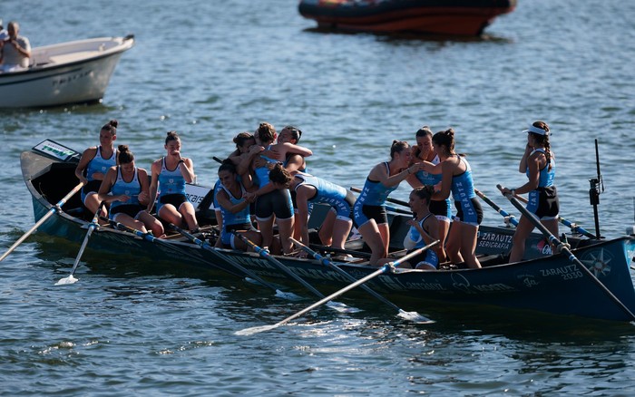 Zarautzek historia egin du, eta maila gorenean ariko dira bi traineruak datorren denboraldian