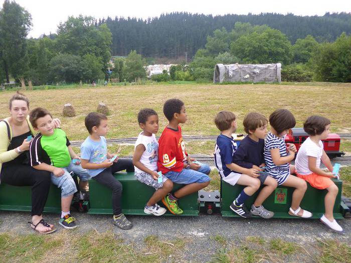 Tren txikiak ikusteko aukera, larunbatean Iraetako zelaian