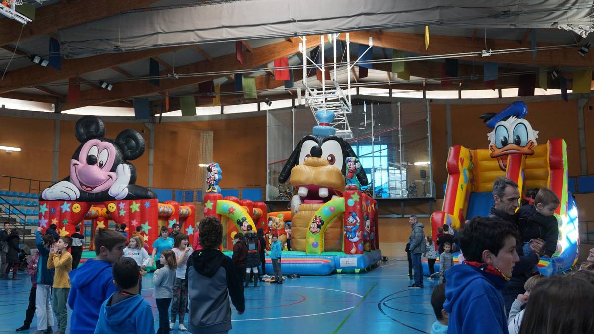 Haurrentzako puzgarriak jarriko dituzte bihar Karela kiroldegian