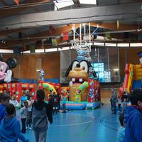 Haurrentzako puzgarriak, Karela kiroldegian