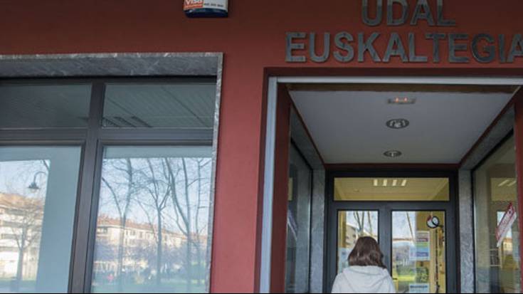 Dirulaguntzak emango dizkie udalak euskara ikasi duten herritarrei