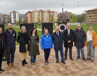 'Bi ilunabarren eguna' erakusketa zabaldu dute Amalur parkean