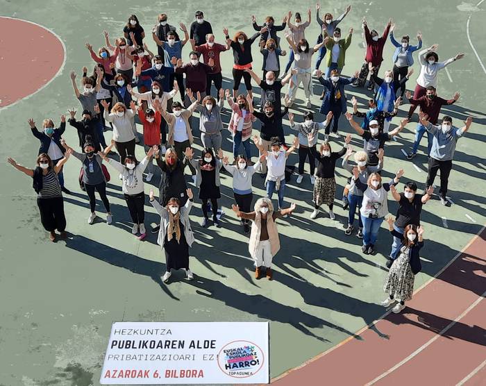 Euskal eskola publikoaren aldeko mobilizazioarekin bat egin dute Xabier Munibeko irakasleek