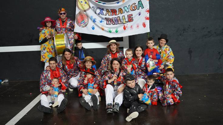 Eguraldi eskasari jarrera ezin hobearekin aurre egin diote azpeitiarrek