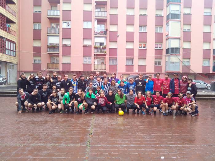 Futbito Txapelketa eta Bertso-balkoi Tourra antolatu ditu SKAPA jai batzordeak