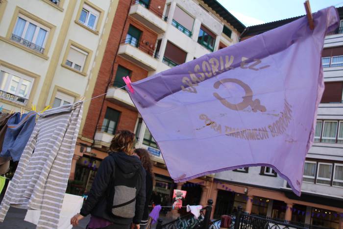 Eraso sexista salatzeko deia egin du Zarauzko Berdintasun Kontseiluak ere