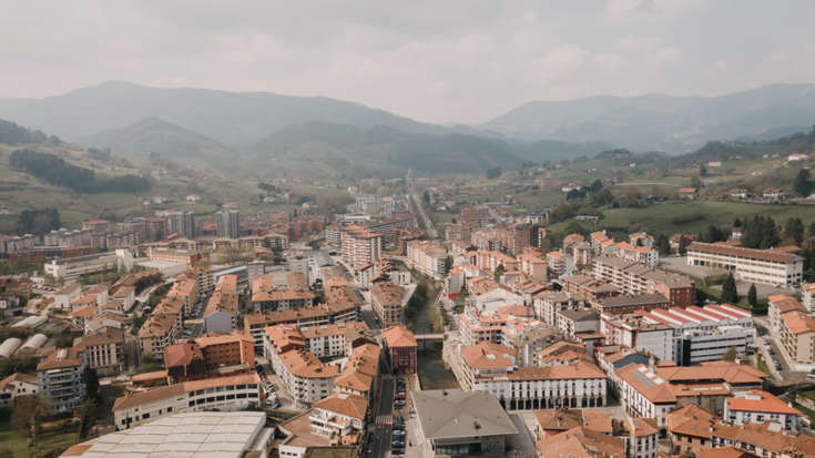 Azpeitian, Zarautzen eta Donostian lapurretak egitea egotzita, hiru gizon atxilotu ditu Ertzaintzak
