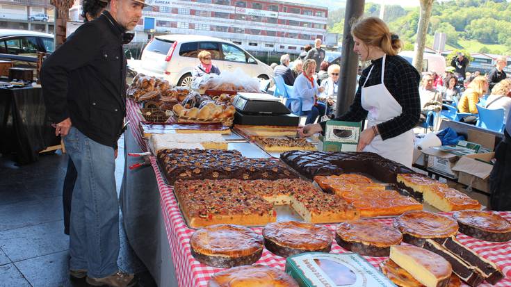 Artisau azokaren 27. edizioa egingo da bihar Herriko Plazan