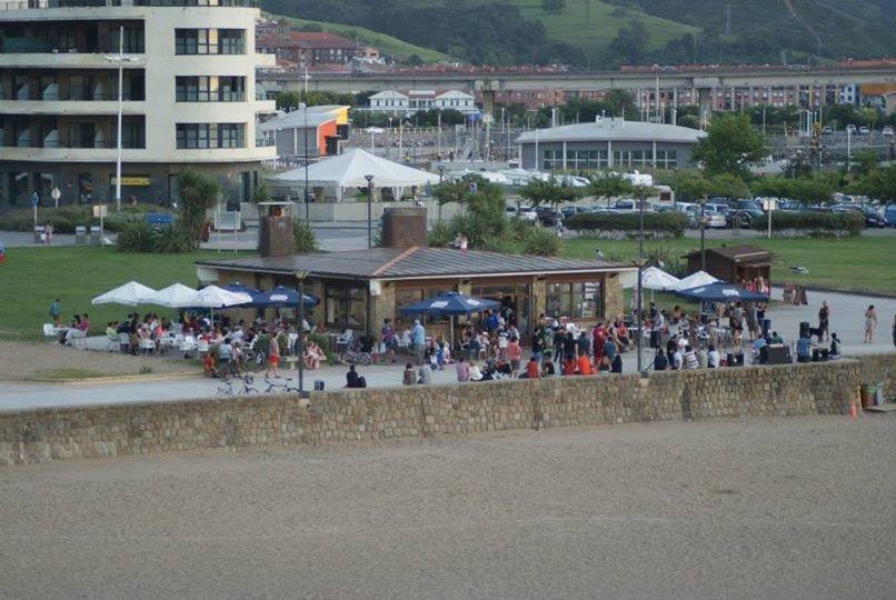 Uda denboraldiari amaiera emateko festa txuria egingo dute gaur Mola Molan