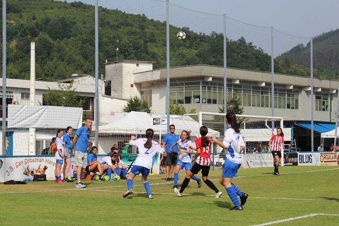 Gaur hasiko da nesken kimu mailako Domusa Teknik Azpeitia Cup futbol txapelketa