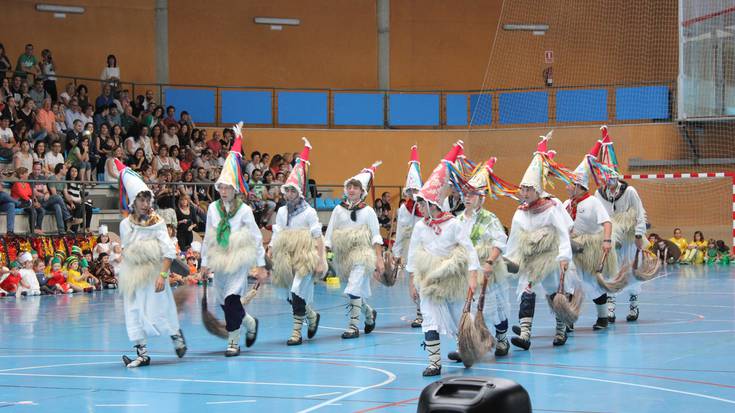 Munduko zaporeak dantzan