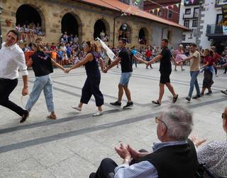 Gizarte arloan lan andana egindako herritarrak omenduz hasi dituzte San Donato eta San Lorentzo jaiak Aian