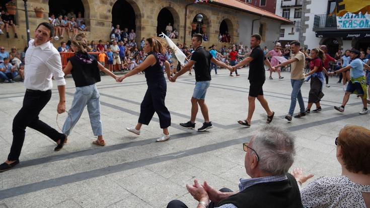 Gizarte arloan lan andana egindako herritarrak omenduz hasi dituzte San Donato eta San Lorentzo jaiak Aian