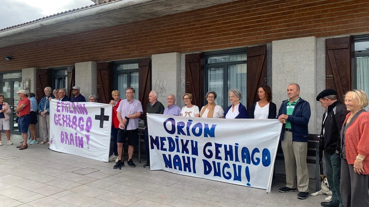 Oriotarrek osasun zerbitzu hobea eskatzen jarraitzen dute