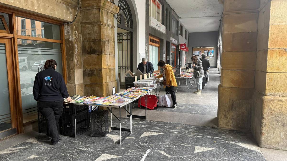 Berreskuratutako liburuen eta diskoen azoka bihar, herriko plazan
