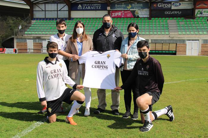 ZKEko futboleko jubenilak aurkeztu dituzte Astin