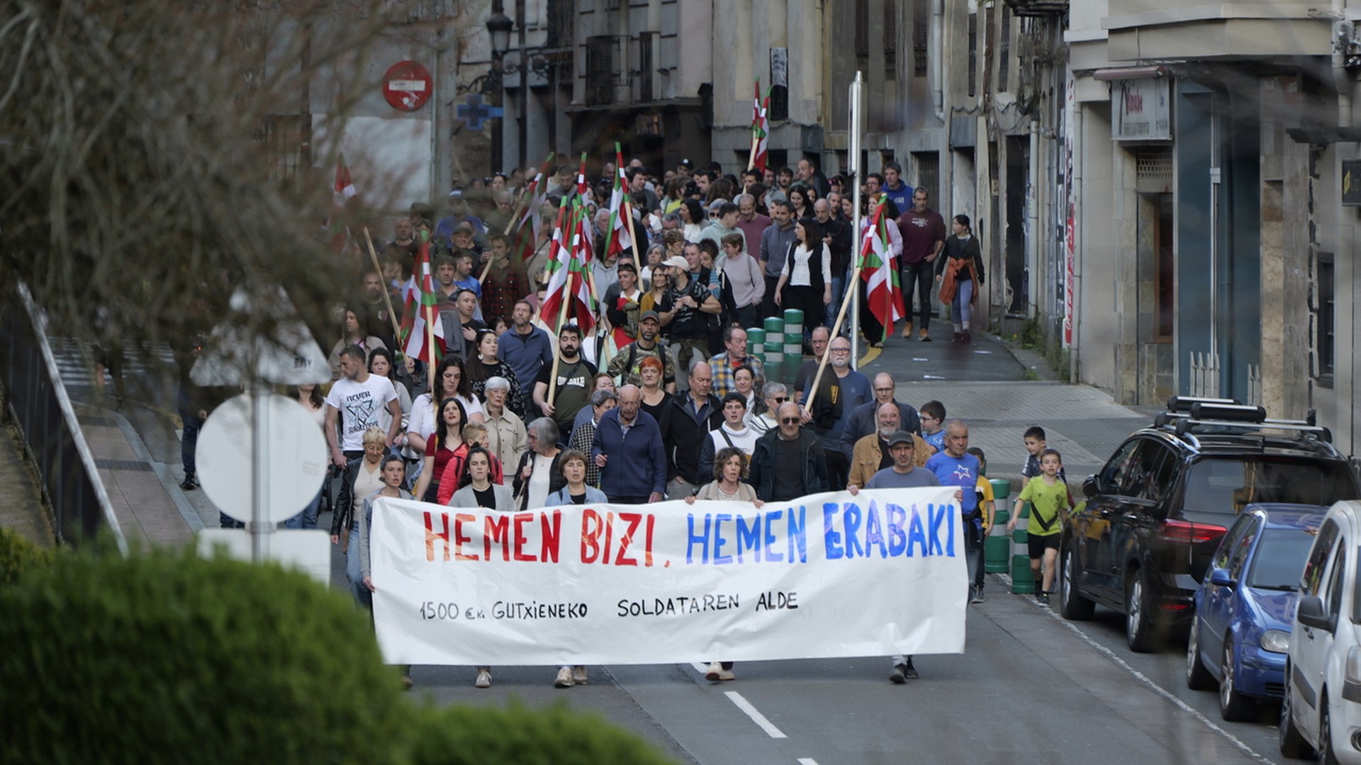 Manifestazio jendetsuekin amaitu da greba eguna