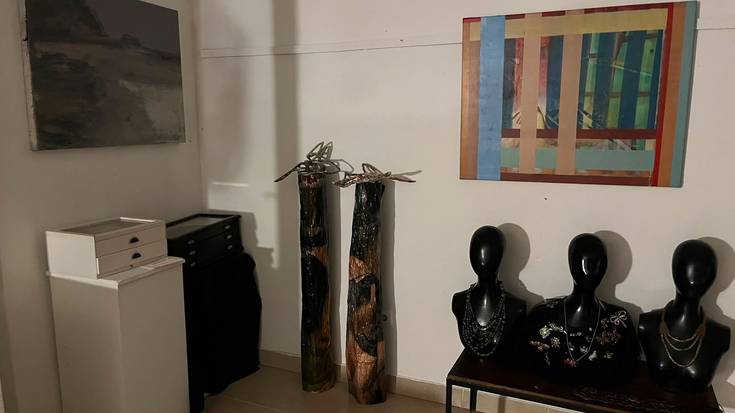 Zazpi artistaren lanak ikusgai daude Ispilu Arte galerian