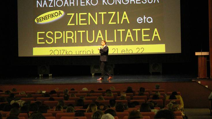 Izarpek antolatutako Zientzia eta Espiritualitate Kongresuak 15.000 euro bideratuko ditu ongintzara