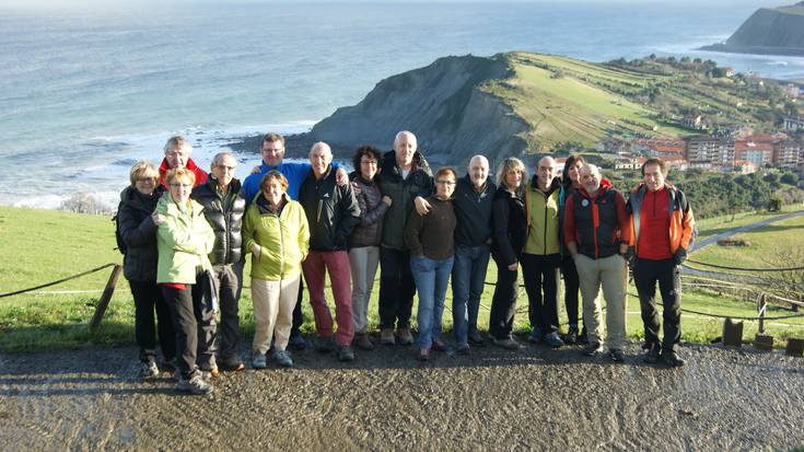 Juanito Oiarzabal eta Alberto Zerain mendizaleak Zumaian izan dira asteburuan, Flysch Trailak gonbidatuta