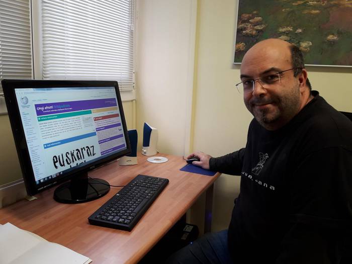 Mikel Fernandez de Arroiabe: "Txikipediarako lanean ikasleek sinplifikatzen ikasten dute"