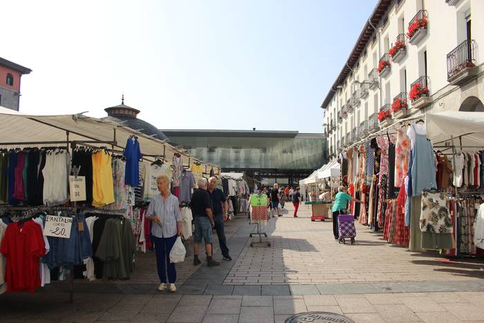 Sansebastianak direla eta, astelehenean egingo dute asteroko azoka