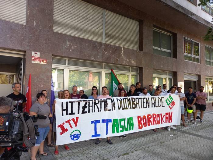 Hirugarren greba eguna dute gaur Zarauzko IATko langileek