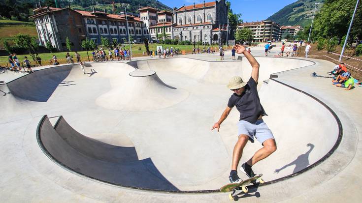 Dena prest, skate parke berriaren inaugurazio festarako